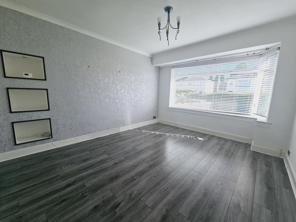 UNFURNISHED 5 Bed Semi-Detached House, Ralston Main Photo