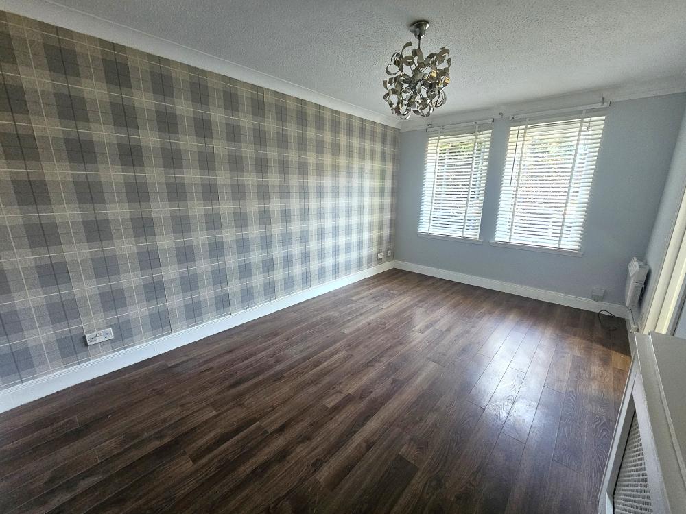 Unfurnished 2 Bed Flat, Paisley Main Photo