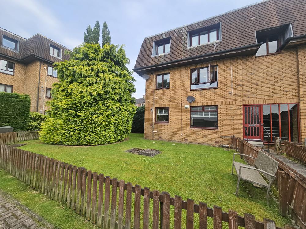 Unfurnished 2 Bed Flat, Paisley Main Photo