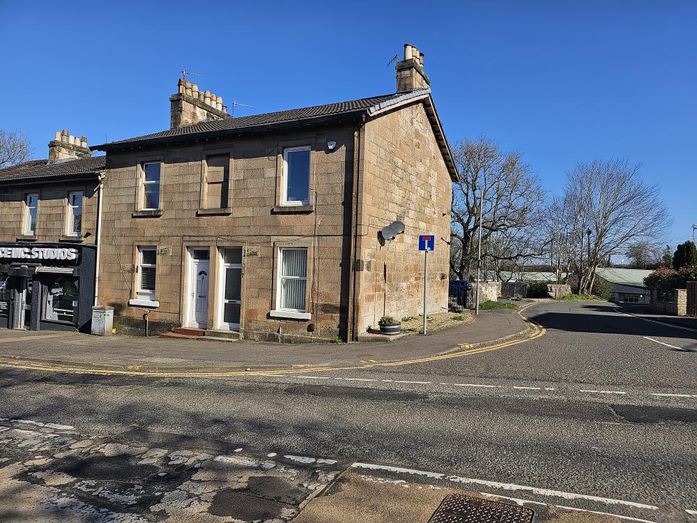 UNFURNISHED 1 Bed, Main Door Flat, Busby Main Photo