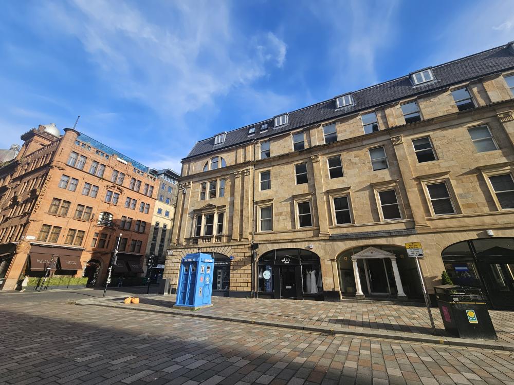 FURNISHED 3 or 4 Bedroom Flat, Merchant City - Wifi Included - Low Deposit - Pets allowed Main Photo